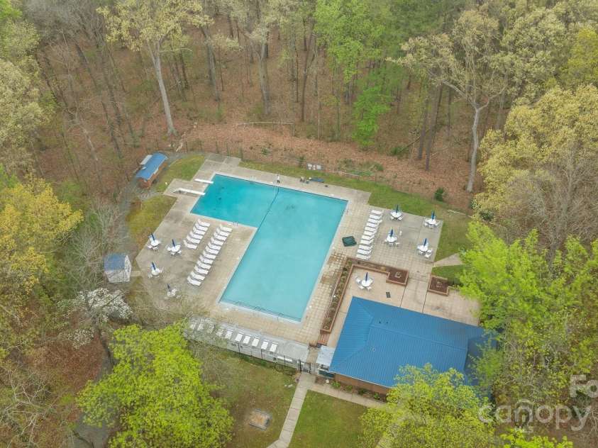 6807 Stoney Ridge Road, Matthews, NC 28104.  MLS# CAR4241286, YatesRealty ID 28444. Community Pool