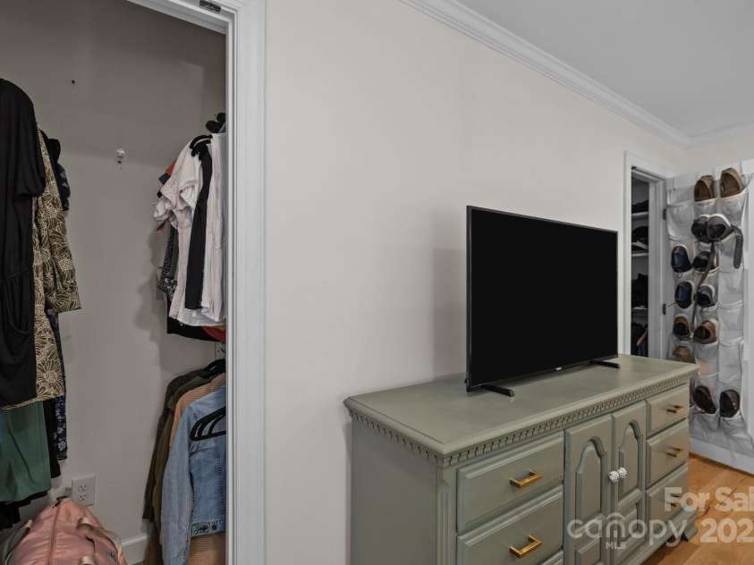 6807 Stoney Ridge Road, Matthews, NC 28104.  MLS# CAR4241286, YatesRealty ID 28444. Dual closets