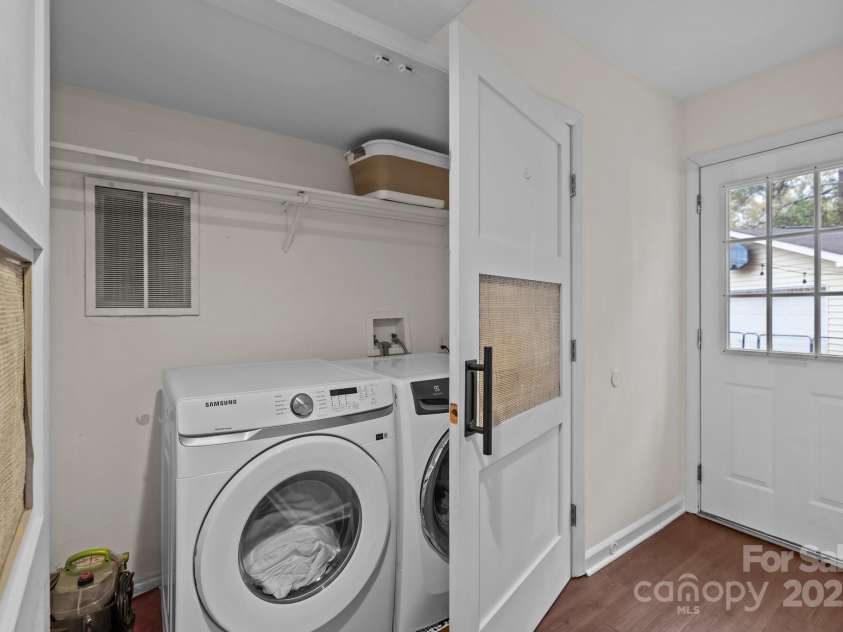 6807 Stoney Ridge Road, Matthews, NC 28104.  MLS# CAR4241286, YatesRealty ID 28444. Laundry Closet