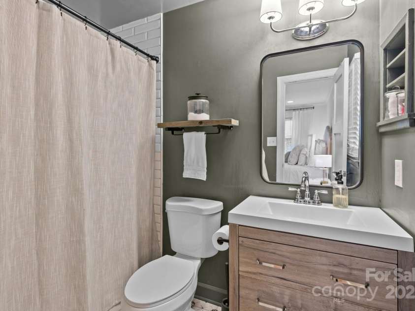 6807 Stoney Ridge Road, Matthews, NC 28104.  MLS# CAR4241286, YatesRealty ID 28444. Primary bathroom