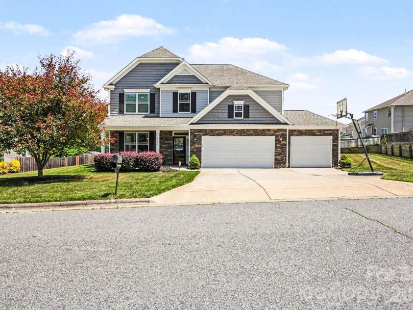 2506 Copperleaf Court, High Point, NC 27265.  MLS# CAR4383467, YatesRealty ID 28445. 