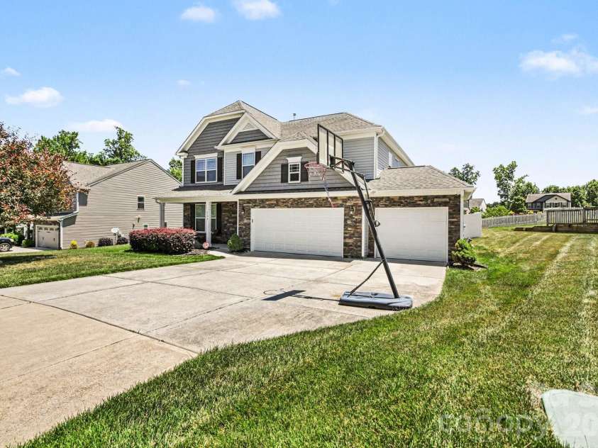 2506 Copperleaf Court, High Point, NC 27265.  MLS# CAR4383467, YatesRealty ID 28445. 