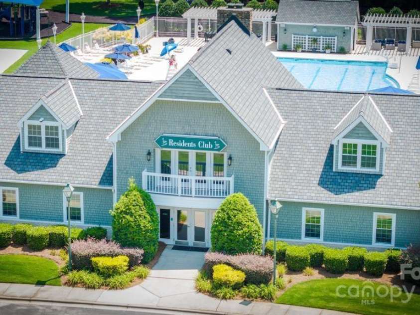 8412 Bridgestone Drive, Huntersville, NC 28078.  MLS# CAR4278792, YatesRealty ID 28445. 