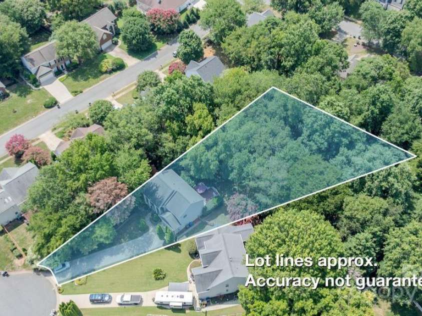 8412 Bridgestone Drive, Huntersville, NC 28078.  MLS# CAR4278792, YatesRealty ID 28445. Over half acre lot.