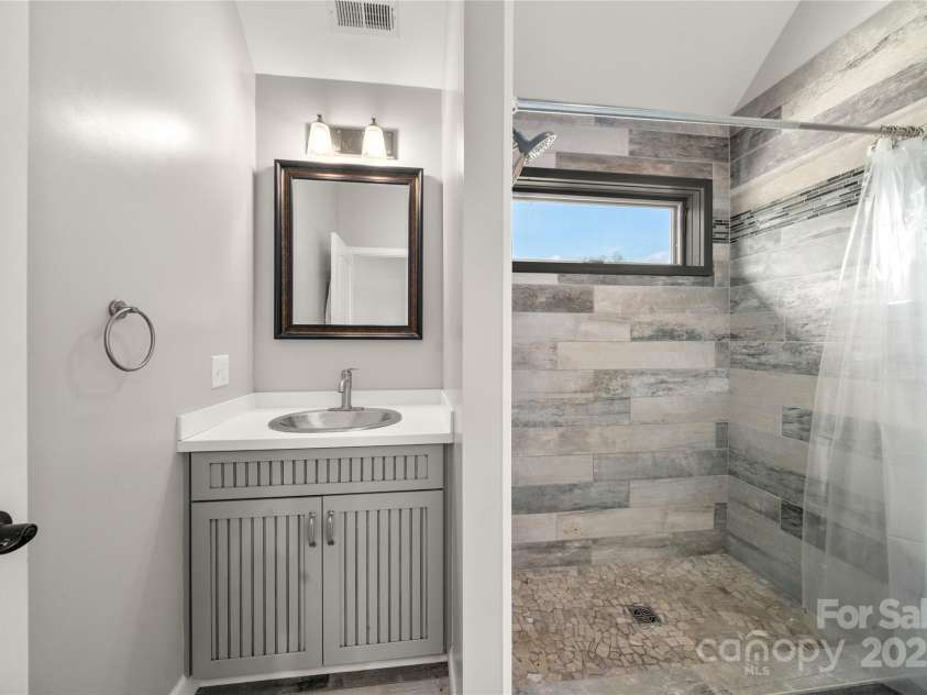 134 Olivia Trace Drive, Fletcher, NC 28732.  MLS# CAR4257309, YatesRealty ID 28446. 