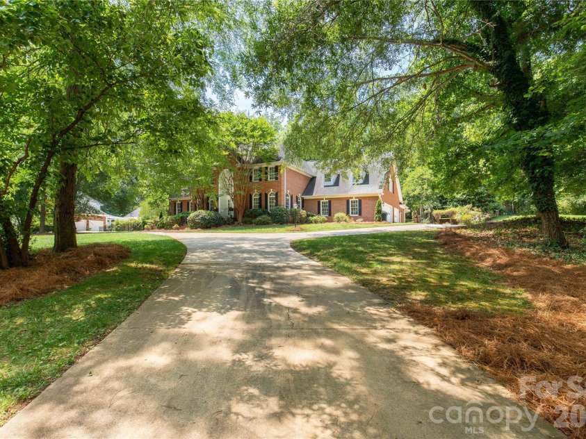 1933 Tara Trail, Lancaster, SC 29720.  MLS# CAR4383527, YatesRealty ID 28446. 