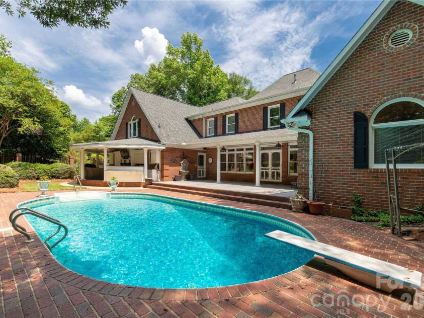 1933 Tara Trail, Lancaster, SC 29720.  MLS# CAR4383527, YatesRealty ID 28446. 