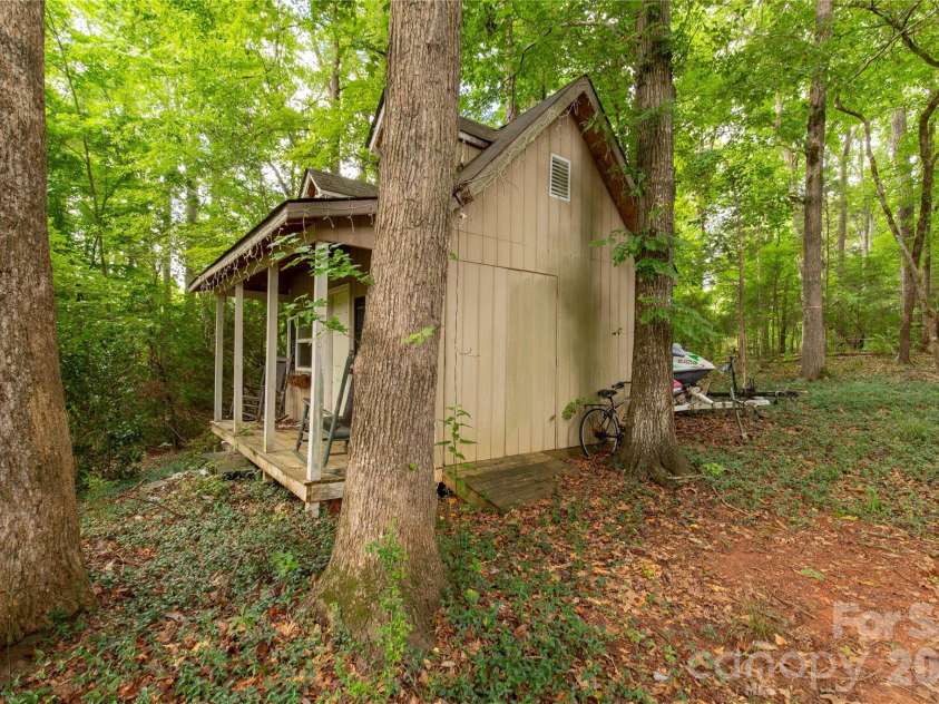 1933 Tara Trail, Lancaster, SC 29720.  MLS# CAR4383527, YatesRealty ID 28446. 