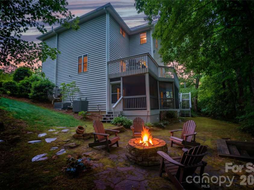 100 Welwyn Lane, Asheville, NC 28805.  MLS# CAR4382171, YatesRealty ID 28447. 