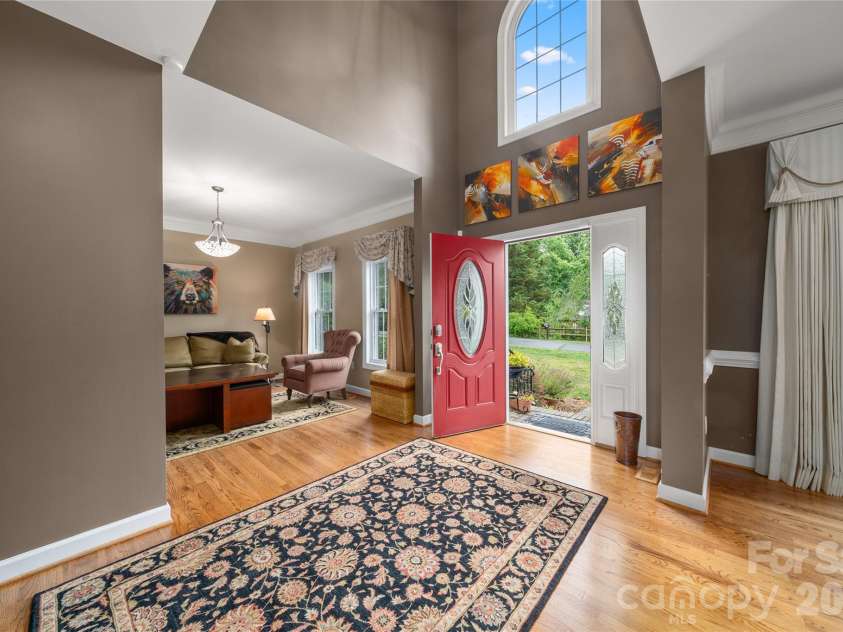 100 Welwyn Lane, Asheville, NC 28805.  MLS# CAR4382171, YatesRealty ID 28447. 