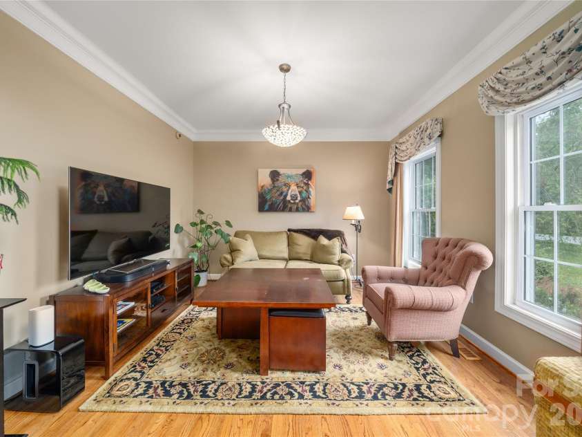 100 Welwyn Lane, Asheville, NC 28805.  MLS# CAR4382171, YatesRealty ID 28447. 