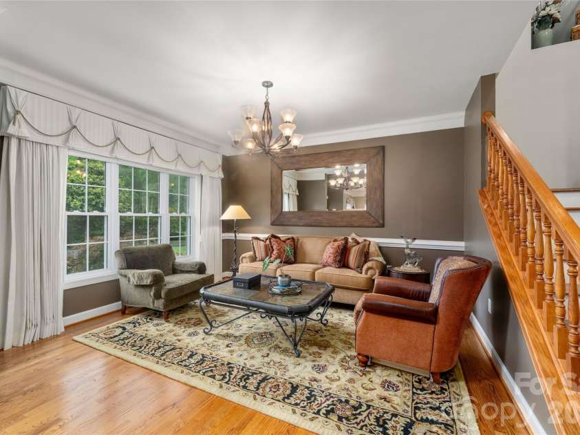 100 Welwyn Lane, Asheville, NC 28805.  MLS# CAR4382171, YatesRealty ID 28447. 