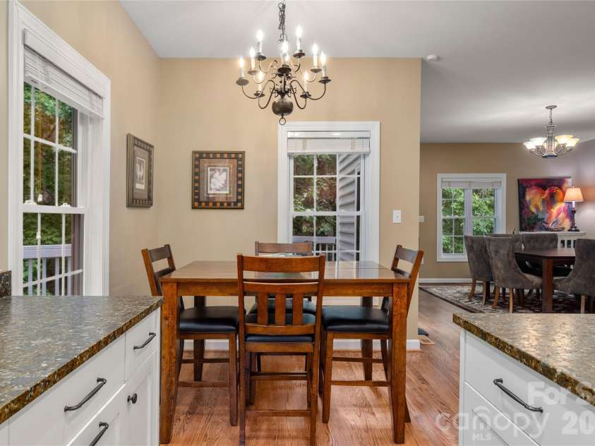 100 Welwyn Lane, Asheville, NC 28805.  MLS# CAR4382171, YatesRealty ID 28447. 