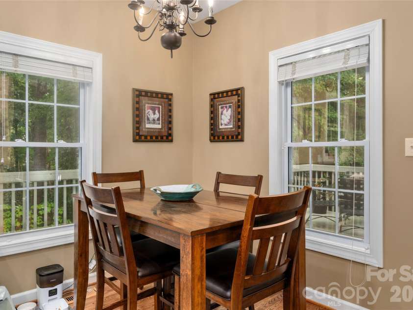 100 Welwyn Lane, Asheville, NC 28805.  MLS# CAR4382171, YatesRealty ID 28447. 
