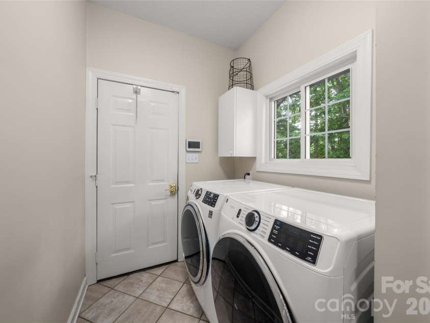 100 Welwyn Lane, Asheville, NC 28805.  MLS# CAR4382171, YatesRealty ID 28447. 