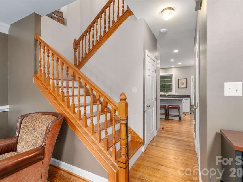 100 Welwyn Lane, Asheville, NC 28805.  MLS# CAR4382171, YatesRealty ID 28447. 