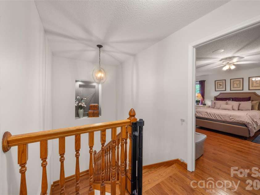 100 Welwyn Lane, Asheville, NC 28805.  MLS# CAR4382171, YatesRealty ID 28447. 