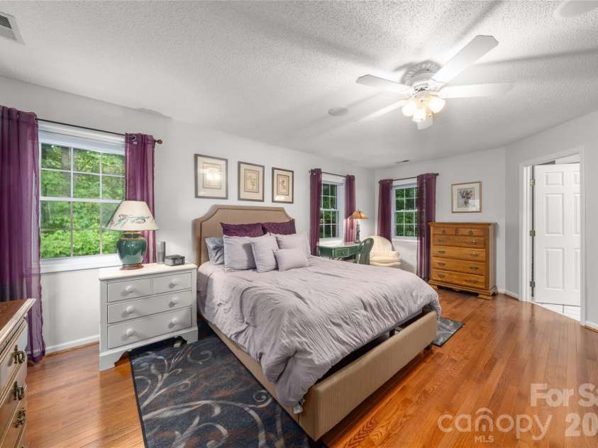 100 Welwyn Lane, Asheville, NC 28805.  MLS# CAR4382171, YatesRealty ID 28447. 