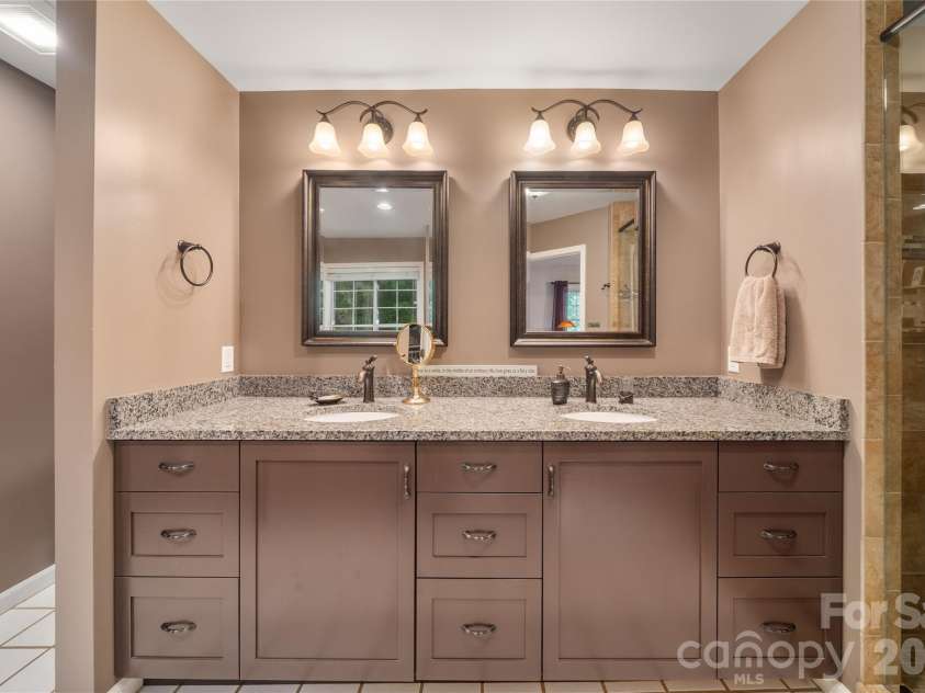 100 Welwyn Lane, Asheville, NC 28805.  MLS# CAR4382171, YatesRealty ID 28447. 