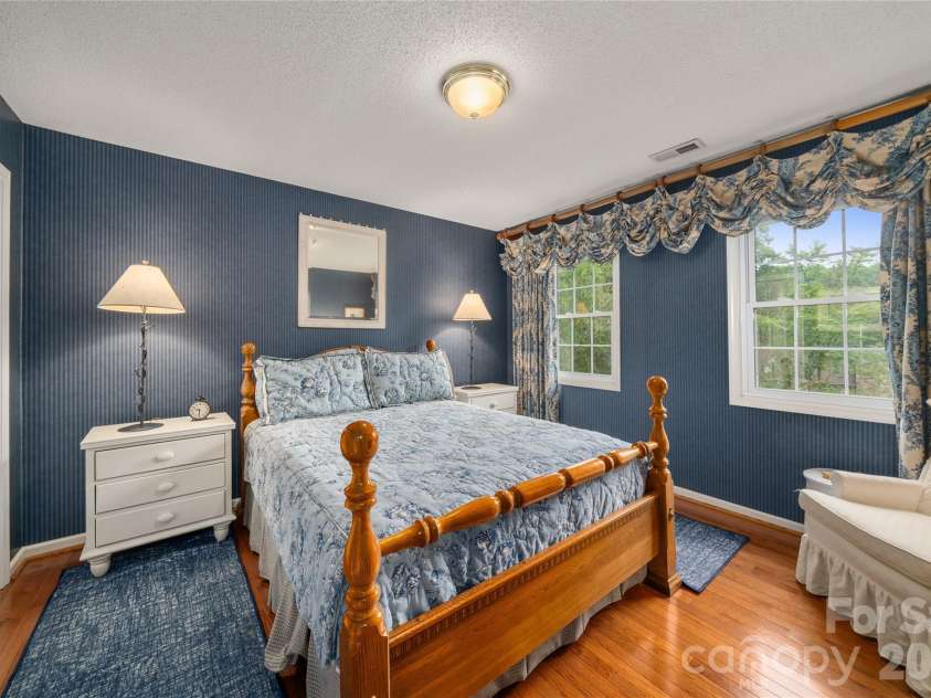 100 Welwyn Lane, Asheville, NC 28805.  MLS# CAR4382171, YatesRealty ID 28447. 