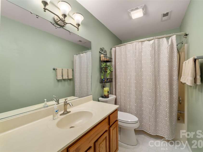 100 Welwyn Lane, Asheville, NC 28805.  MLS# CAR4382171, YatesRealty ID 28447. 