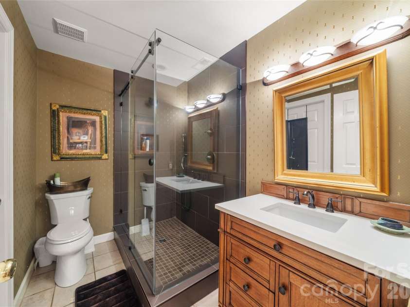 100 Welwyn Lane, Asheville, NC 28805.  MLS# CAR4382171, YatesRealty ID 28447. 