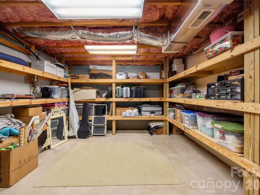 100 Welwyn Lane, Asheville, NC 28805.  MLS# CAR4382171, YatesRealty ID 28447. 