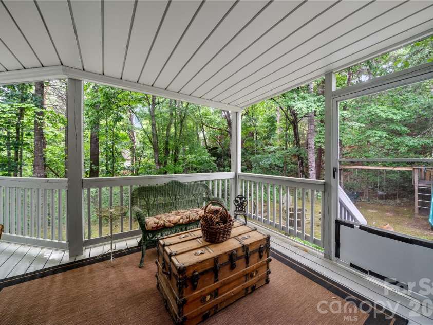 100 Welwyn Lane, Asheville, NC 28805.  MLS# CAR4382171, YatesRealty ID 28447. 