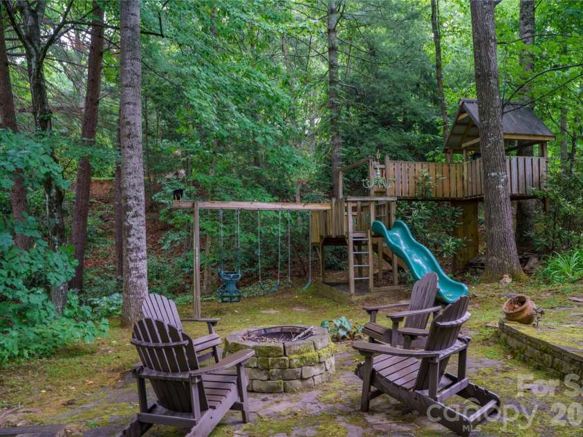 100 Welwyn Lane, Asheville, NC 28805.  MLS# CAR4382171, YatesRealty ID 28447. 