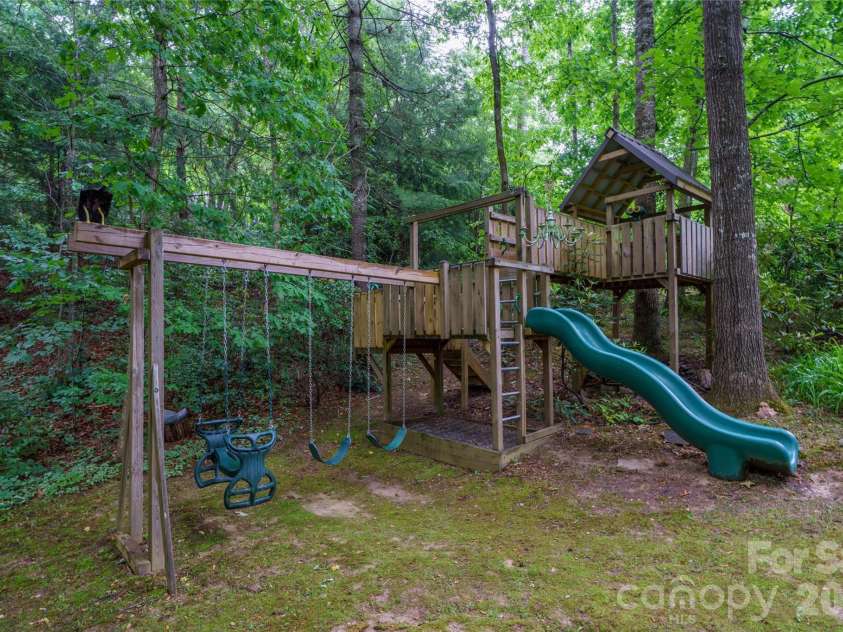 100 Welwyn Lane, Asheville, NC 28805.  MLS# CAR4382171, YatesRealty ID 28447. 