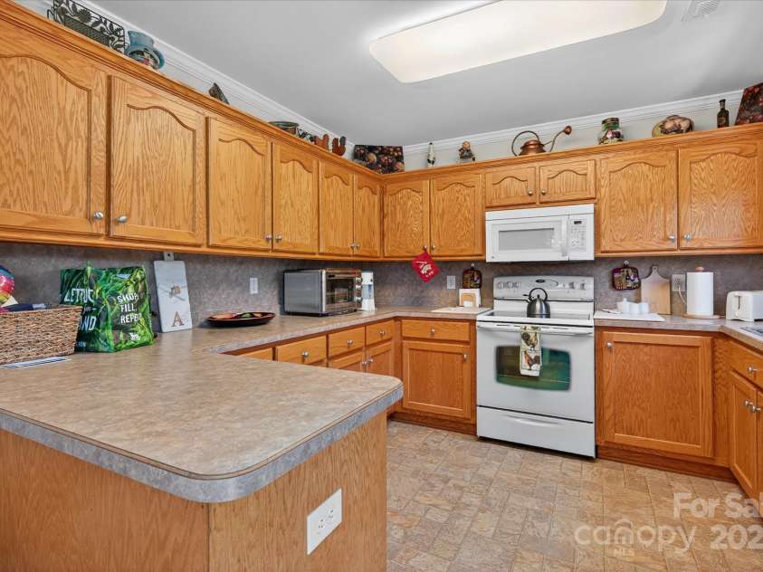 1222 Candlewood Drive, Gastonia, NC 28052.  MLS# CAR4284556, YatesRealty ID 28447. 