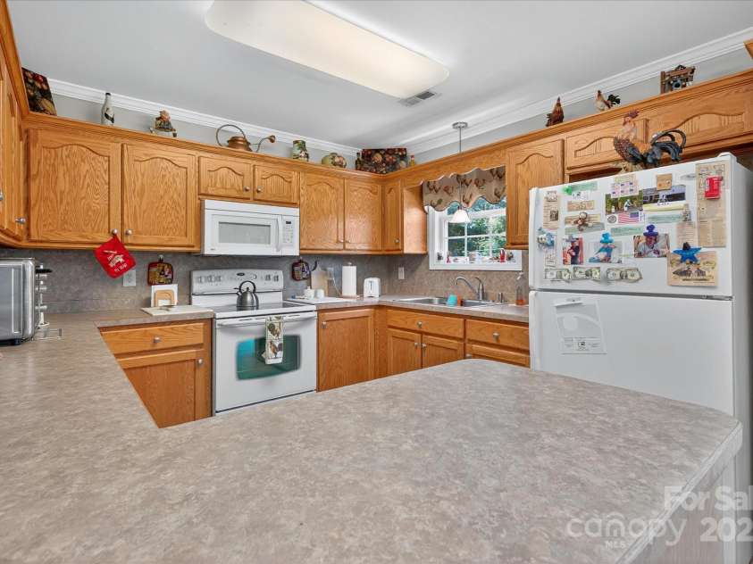 1222 Candlewood Drive, Gastonia, NC 28052.  MLS# CAR4284556, YatesRealty ID 28447. 