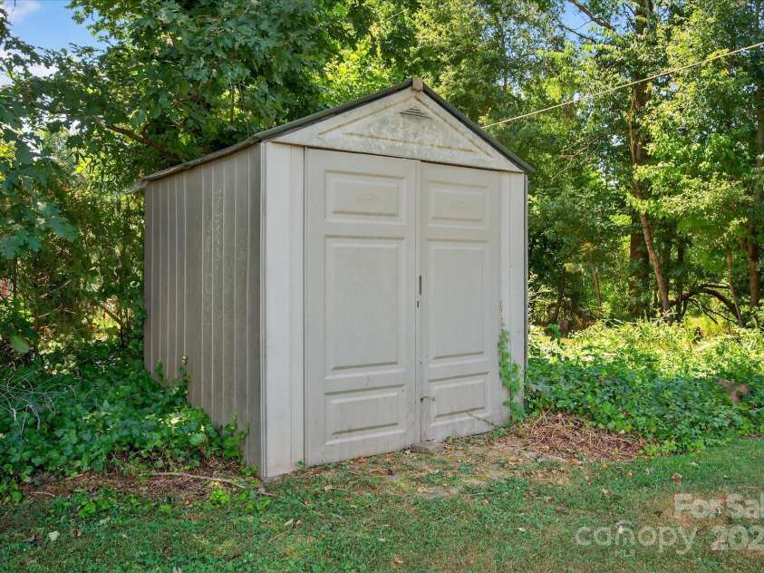 1222 Candlewood Drive, Gastonia, NC 28052.  MLS# CAR4284556, YatesRealty ID 28447. 