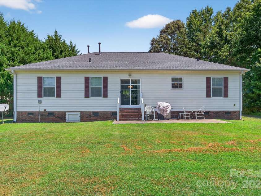 1222 Candlewood Drive, Gastonia, NC 28052.  MLS# CAR4284556, YatesRealty ID 28447. 