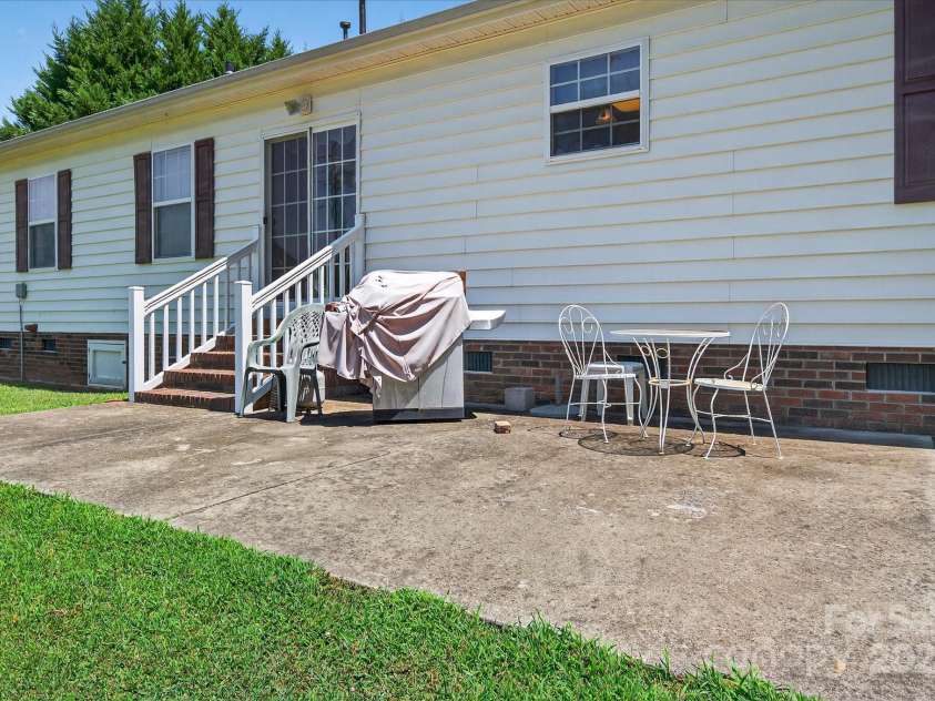 1222 Candlewood Drive, Gastonia, NC 28052.  MLS# CAR4284556, YatesRealty ID 28447. 