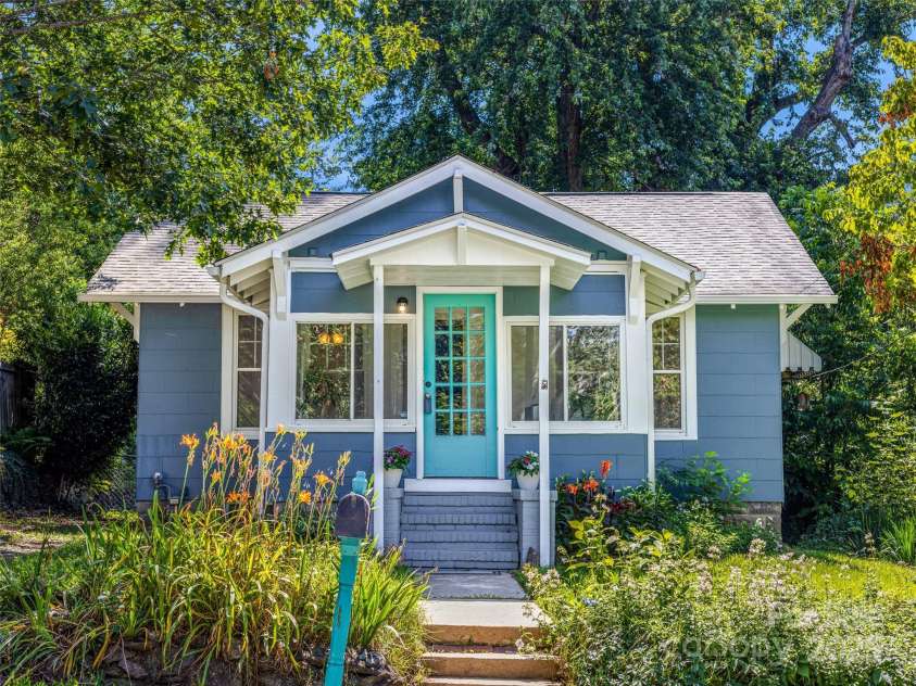 11 Craig Circle, Asheville, NC 28805.  MLS# CAR4276774, YatesRealty ID 28448. 