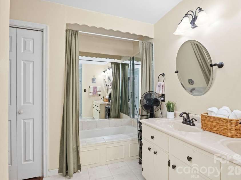1775 Apple Tree Lane, Fort Mill, SC 29715.  MLS# CAR4380119, YatesRealty ID 28448. 