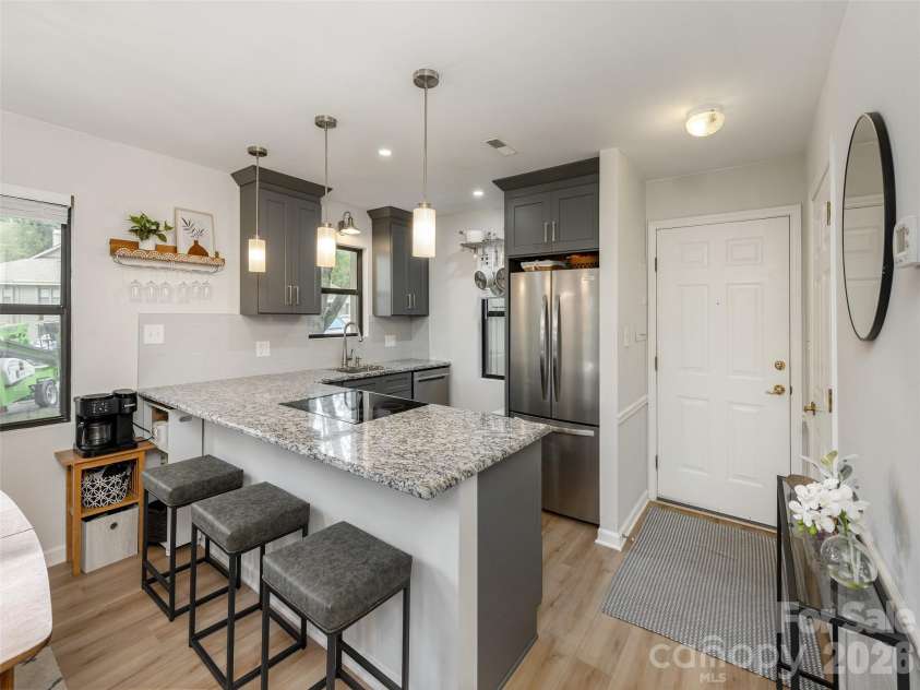1305 Abbey Circle, Asheville, NC 28805.  MLS# CAR4385347, YatesRealty ID 28449. 