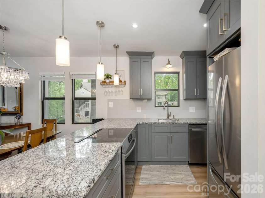1305 Abbey Circle, Asheville, NC 28805.  MLS# CAR4385347, YatesRealty ID 28449. 