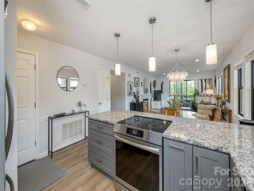 1305 Abbey Circle, Asheville, NC 28805.  MLS# CAR4385347, YatesRealty ID 28449. 