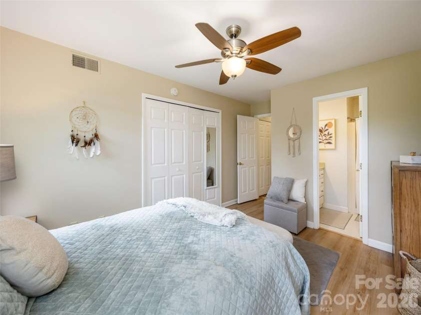 1305 Abbey Circle, Asheville, NC 28805.  MLS# CAR4385347, YatesRealty ID 28449. 