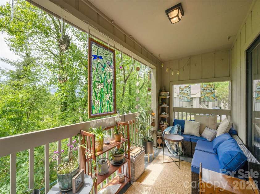 1305 Abbey Circle, Asheville, NC 28805.  MLS# CAR4385347, YatesRealty ID 28449. 