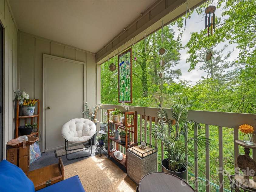 1305 Abbey Circle, Asheville, NC 28805.  MLS# CAR4385347, YatesRealty ID 28449. 