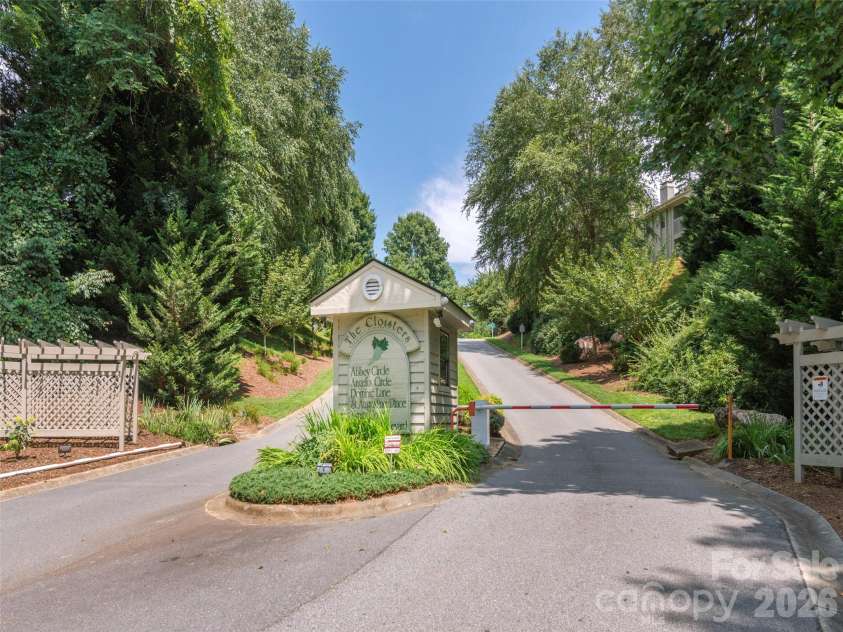 1305 Abbey Circle, Asheville, NC 28805.  MLS# CAR4385347, YatesRealty ID 28449. 