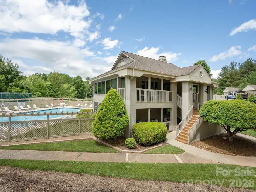 1305 Abbey Circle, Asheville, NC 28805.  MLS# CAR4385347, YatesRealty ID 28449. 
