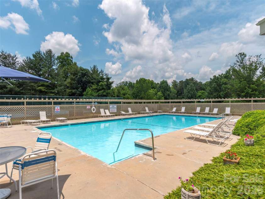 1305 Abbey Circle, Asheville, NC 28805.  MLS# CAR4385347, YatesRealty ID 28449. 