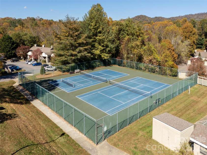 1305 Abbey Circle, Asheville, NC 28805.  MLS# CAR4385347, YatesRealty ID 28449. 