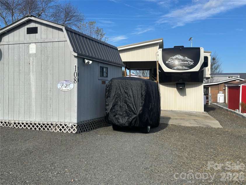 108 Grand View Drive, New London, NC 28127.  MLS# CAR4322462, YatesRealty ID 2845. 