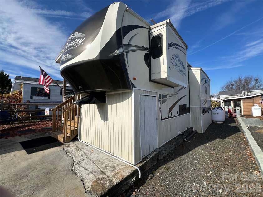 108 Grand View Drive, New London, NC 28127.  MLS# CAR4322462, YatesRealty ID 2845. 