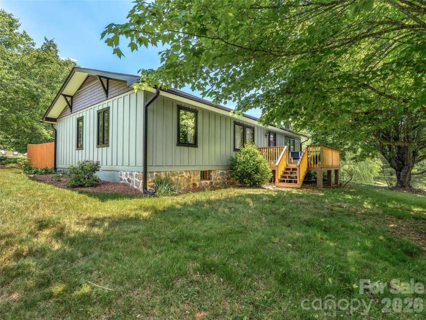 241 Pinners Cove Road, Asheville, NC 28803.  MLS# CAR4385845, YatesRealty ID 28453. Well maintained 3BR/2BA home with finished lower level.